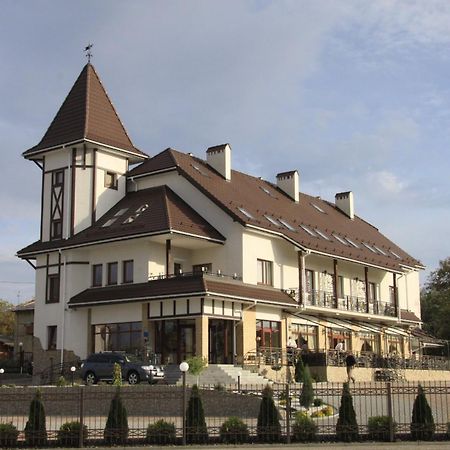 Status Hotel Malekhuv Bagian luar foto
