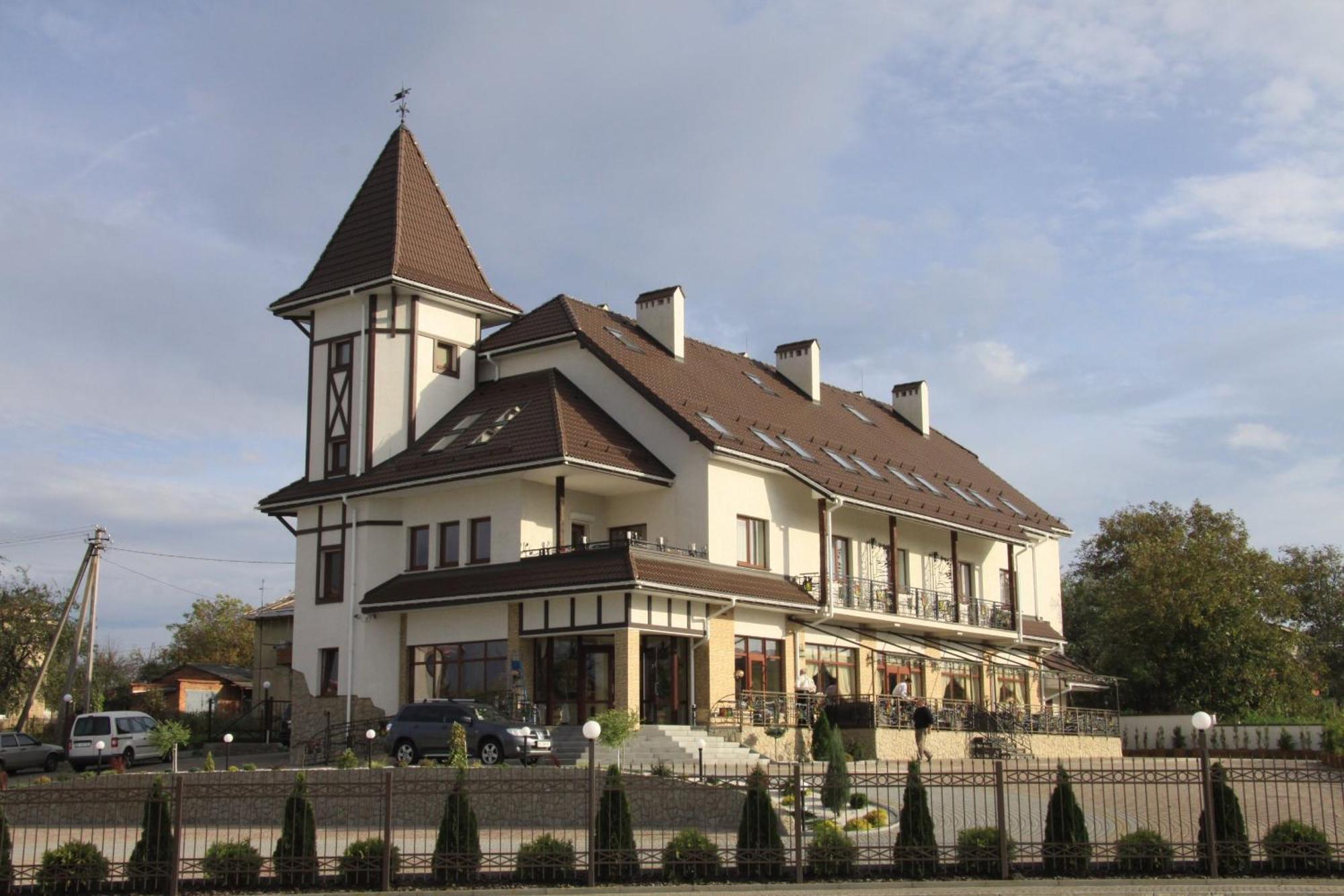 Status Hotel Malekhuv Bagian luar foto