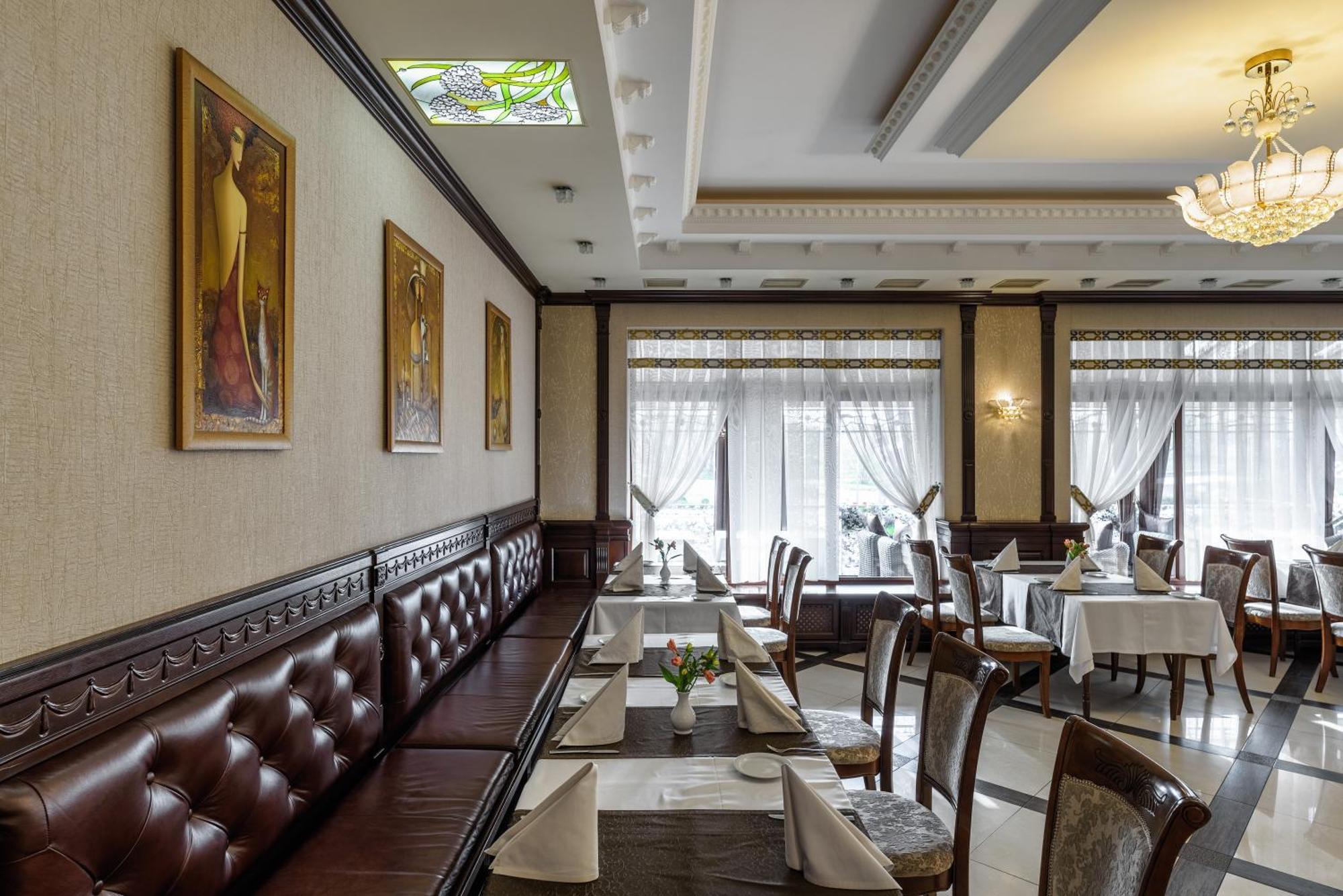 Status Hotel Malekhuv Bagian luar foto