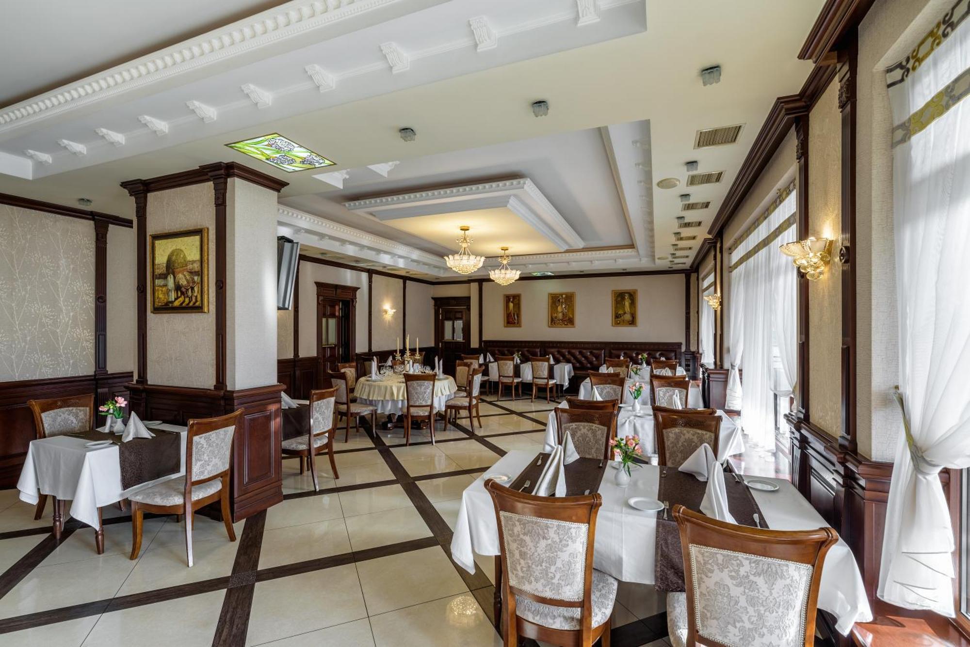 Status Hotel Malekhuv Bagian luar foto