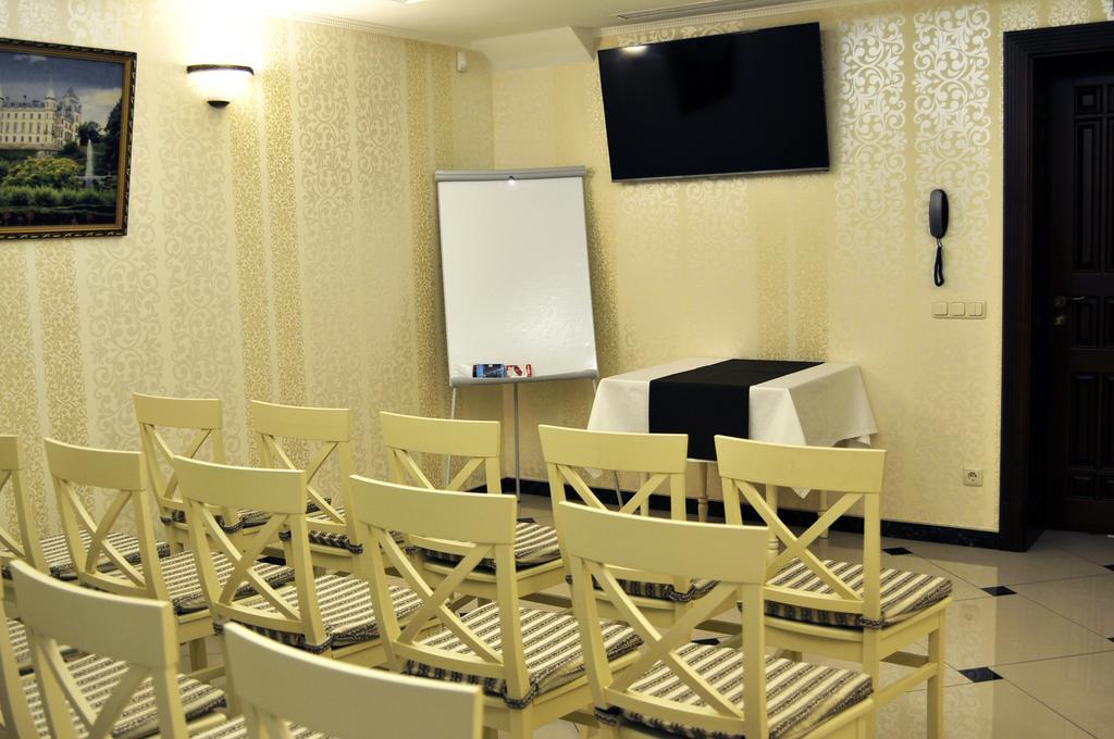 Status Hotel Malekhuv Bagian luar foto