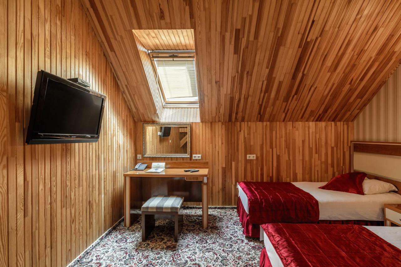 Status Hotel Malekhuv Bagian luar foto