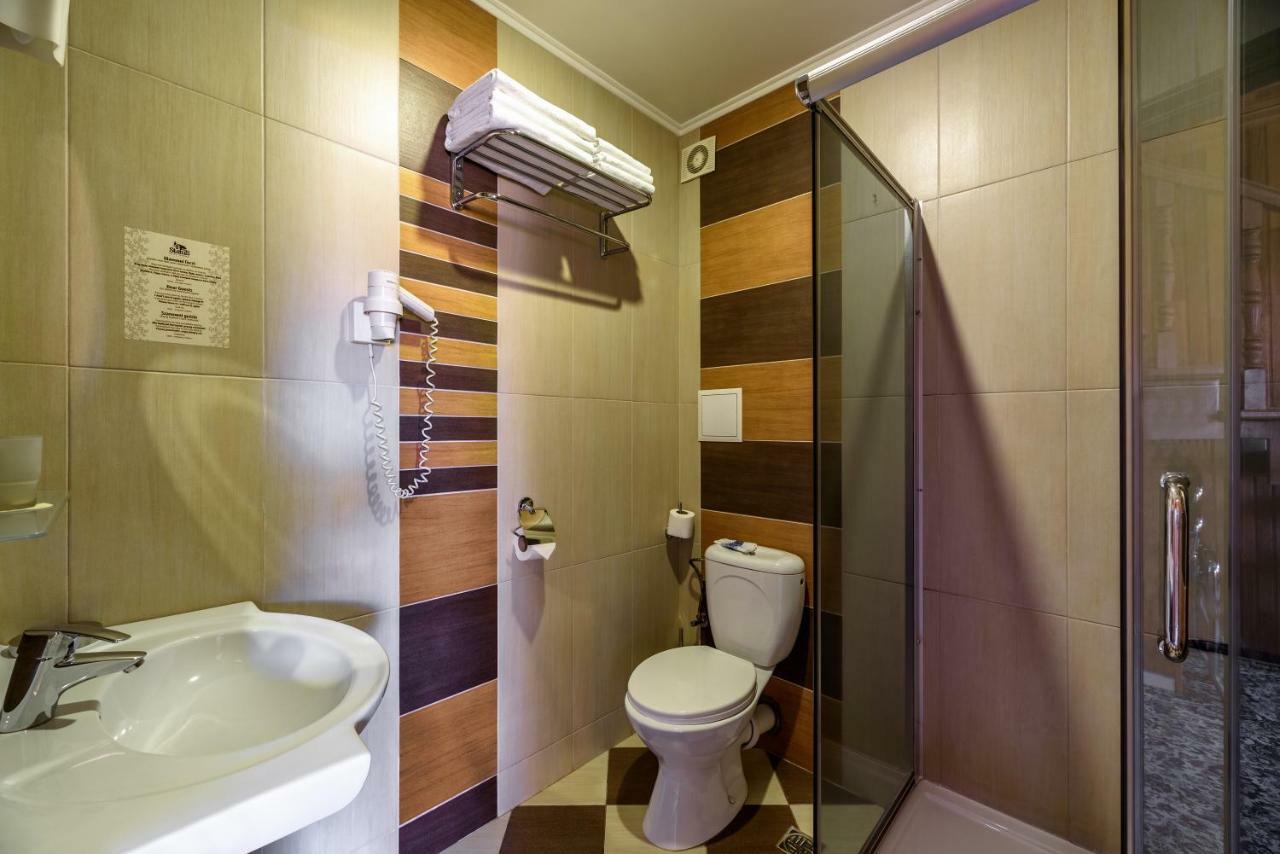 Status Hotel Malekhuv Bagian luar foto