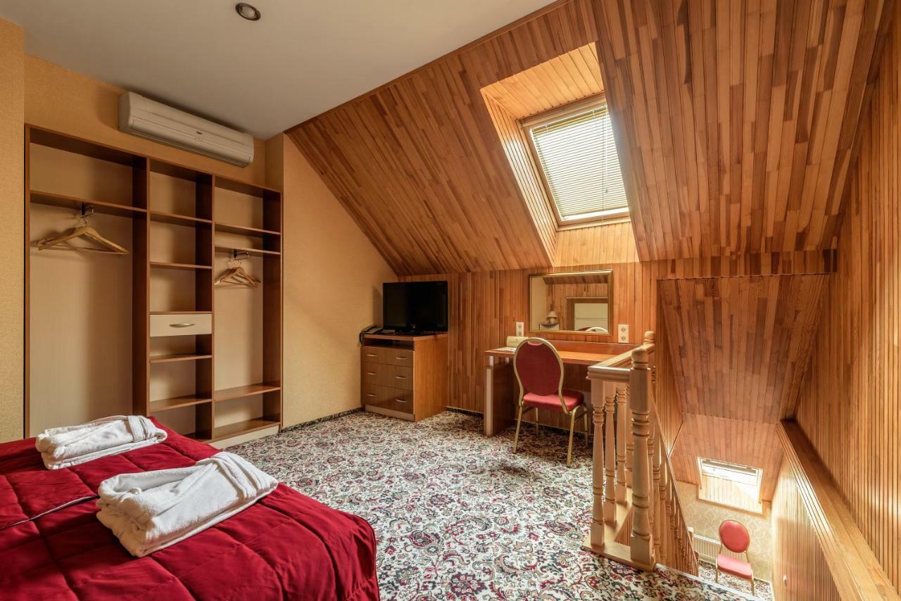 Status Hotel Malekhuv Bagian luar foto