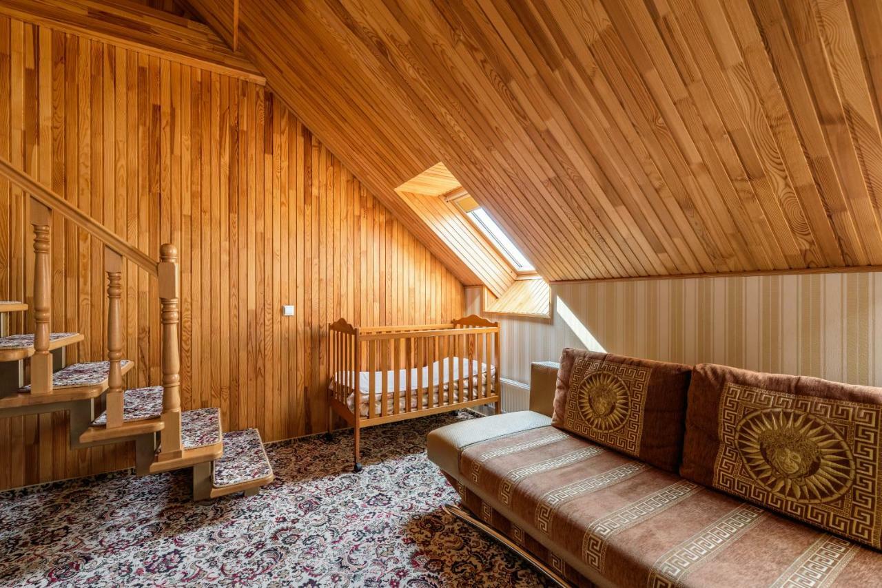 Status Hotel Malekhuv Bagian luar foto